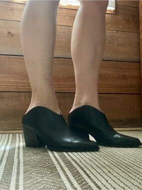 Seychelles Fancy Affair Women’s Leather Mule Bootie size 9